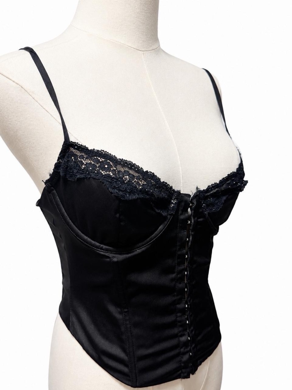 White Fox Boutique Black Lace Bustier Corset Crop Top - Picture 3 of 6